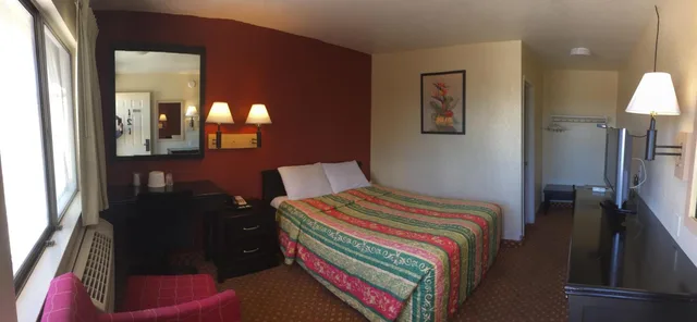 غرفة بسرير كوين، Hilltop Inn Suites 3/4