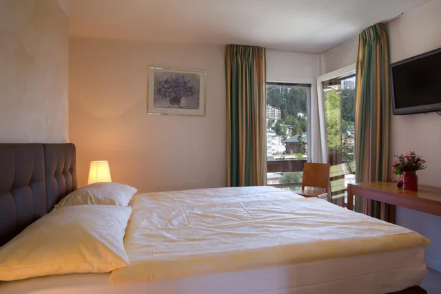 غرفة تنفيذية رباعية بإطلالة على الجبل بشرفة، Helvetia Intergolf Hotel And Aparthotel 1/6
