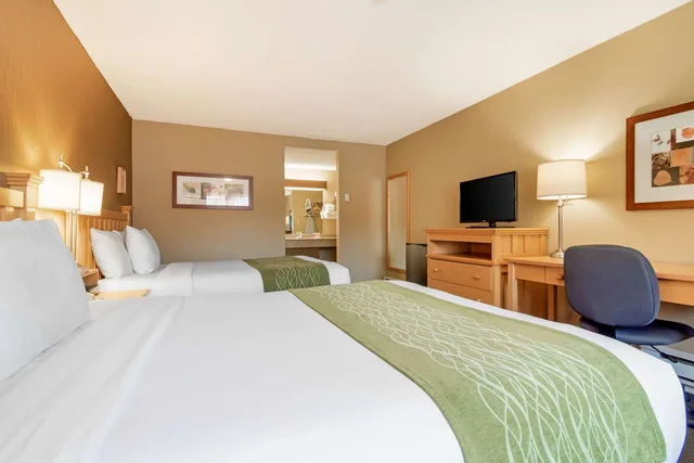 غرفة بسريرين كوين، Econo Lodge Inn & Suites North Vancouver 2/7