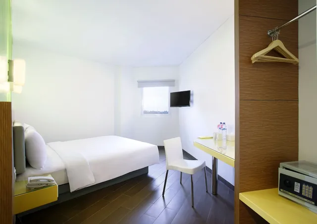 Smart Room Queen، Amaris Hotel Madiun 3/4