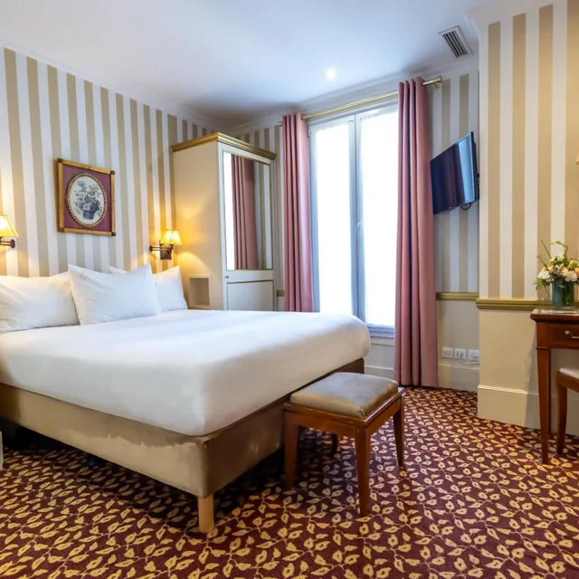 Classic, Double Bed, Hotel Belfast 1/10