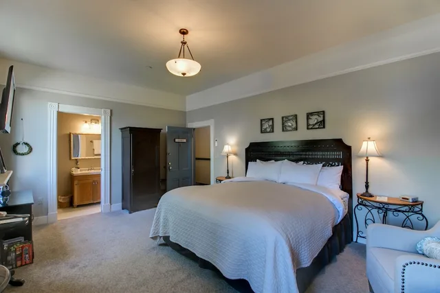 Sunset, King Bed، Winchester Inn 4/5