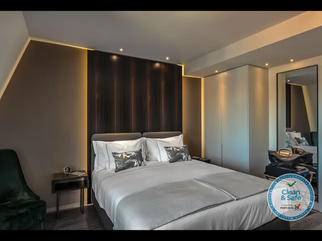 غرفة بريميوم بسرير كينج بإطلالة على المدينة، Hotel Moon and Sun Porto 3/8