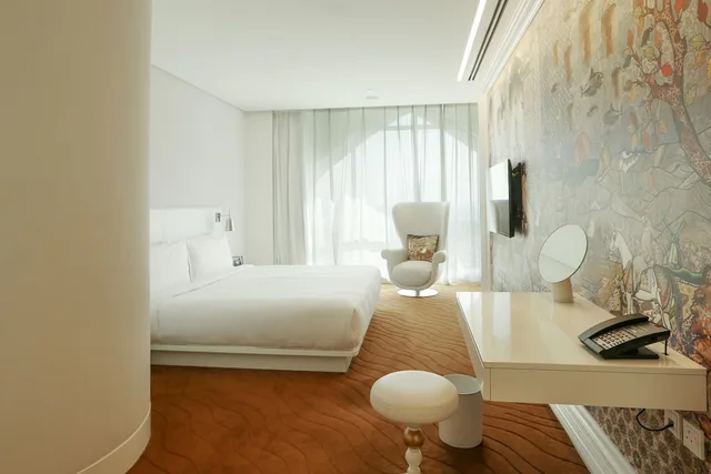 Standard, King Bed, Mondrian Doha 4/7