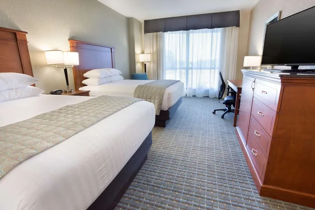 غرفة بسريرين كوين لذوي الإعاقة، Drury Inn and Suites Burlington 3/5