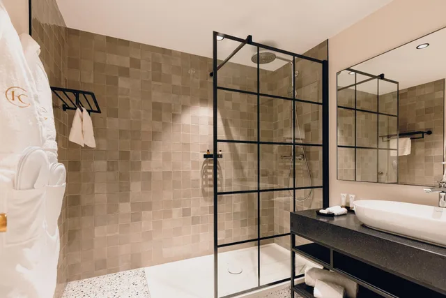 غرفة سوبيريور بسرير مزدوج، Hostellerie Cedre and Spa Beaune 2/2