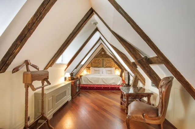 Suite, 2 King Beds, Iron Gate Hotel And Suites 6/10