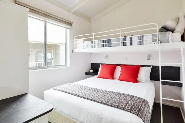 كابينة بسرير بطابقين وسرير كوين، Torquay Foreshore Caravan Park 1/3