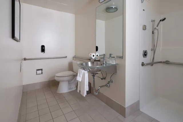 غرفة ديلوكس بسرير كوين لذوي الإعاقة، Hotel Lucia 2/2