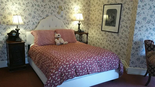 Gable, King Bed، Green Gables Inn, A Four Sisters Inn 1/3