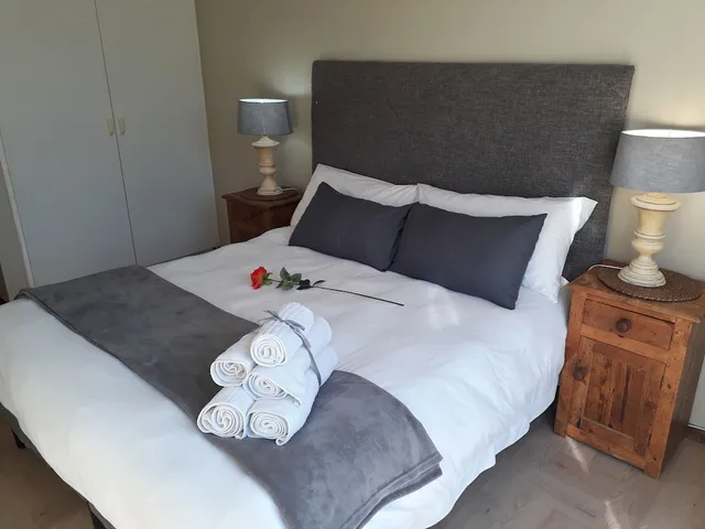 غرفة كومفورت بسرير كينج، Whales Way Ocean Retreat 2/3