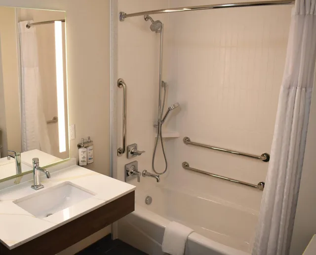 جناح بسرير كوين بغرفة نوم واحدة لذوي الإعاقة، STAYBRIDGE SUITES DETROIT-NOVI 6/8