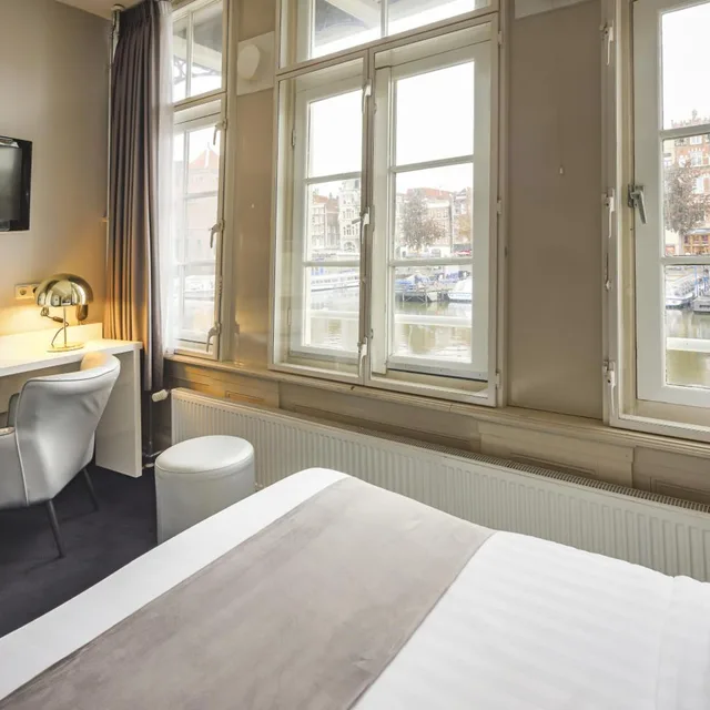 غرفة قياسية بسرير مزدوج بإطلالة على القناة، Hotel CC 7/10