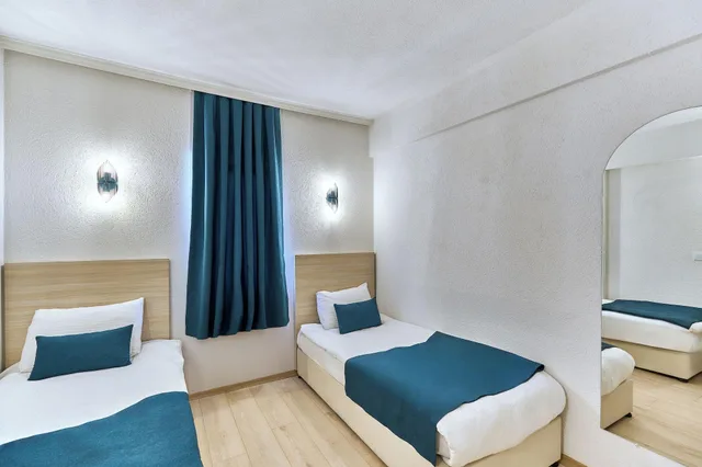 Standard, Multiple Beds, City View, Mia Hill Suites 1/6