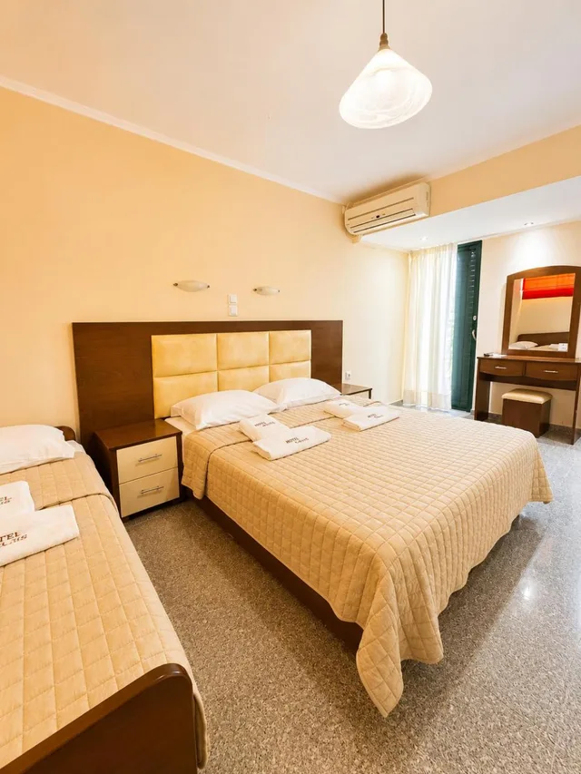 غرفة ثلاثية بإطلالة على البحر، Kalias Hotel 7/10