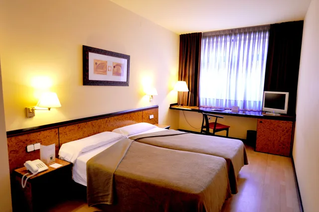 غرفة مفردة، Glories Hotel 7/16