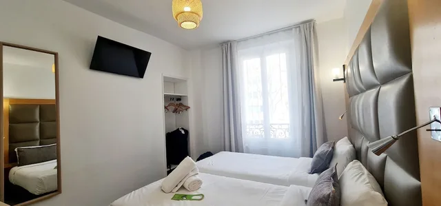 غرفة كلاسيكية بسرير مزدوج أو سريرين منفصلين، Hotel De France. 1/4