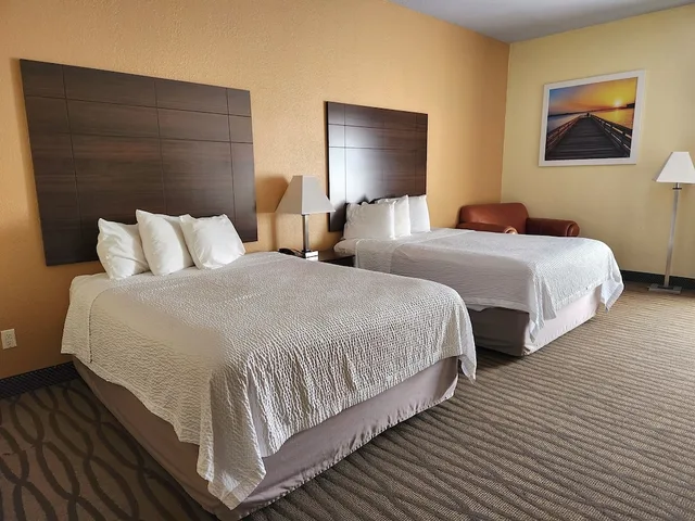 2 Queen Beds - Mob Acc RI Shwr Nsmk Micfridg، Studio6 Suites Pasadena, TX 2/8