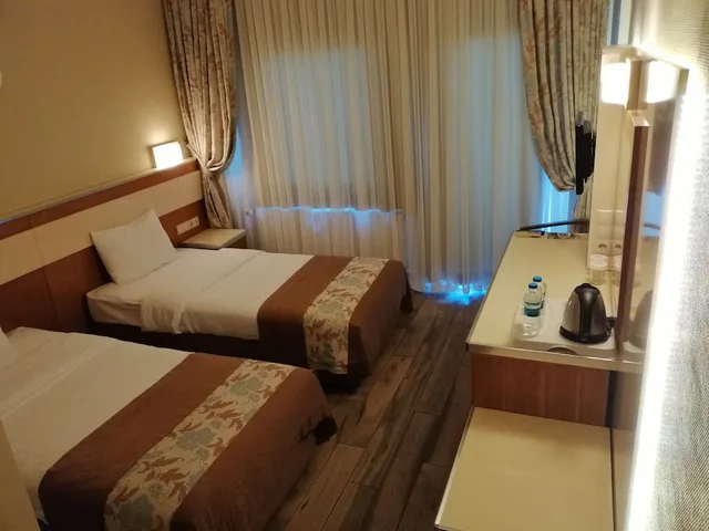 غرفة قياسية بسريرين منفصلين، IRIS HOTEL 2/3