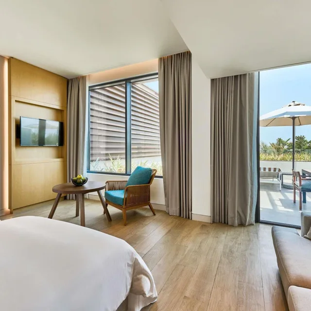 Junior Suite, Single, Beach Front, Terrace, Movenpick Resort Al Marjan Island 6/7