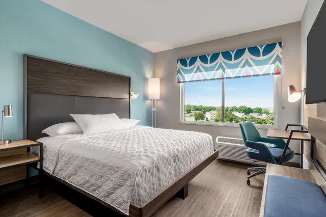 غرفة بسرير كينج بحوض استحمام، Tru By Hilton Lancaster East 1/3
