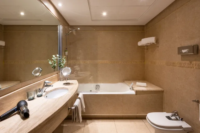 لوفت بسرير كوين بإطلالة على البحر، Hotel San Sebastian Orly, Affiliated by Melia 6/9