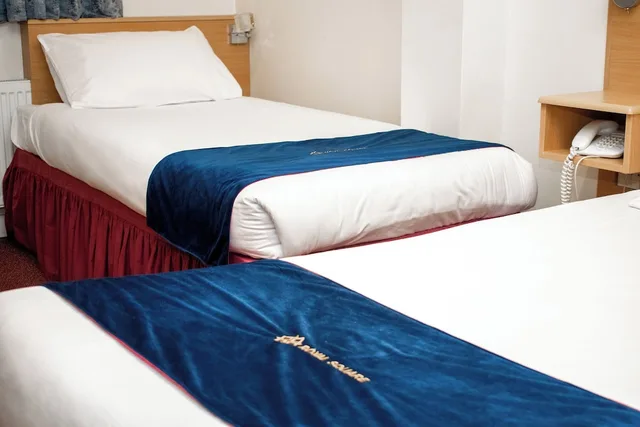 غرفة قياسية بسريرين منفصلين، Royal Square Hotel - NEC & Birmingham Airport 2/6