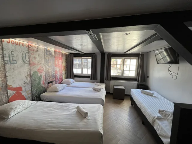 Room, Quadruple, Heart of Amsterdam 1/10
