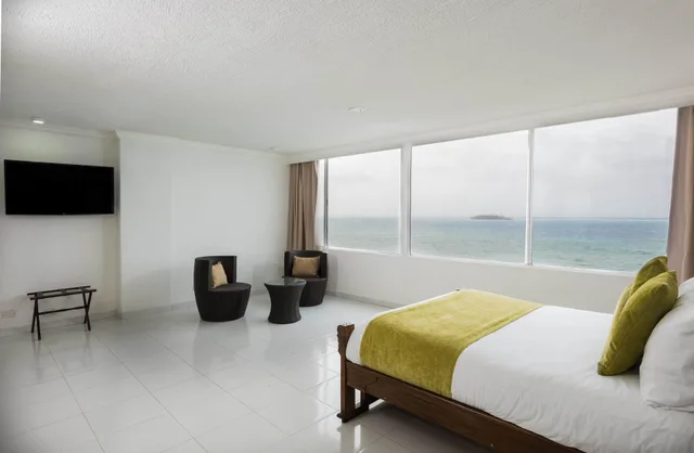 Grand, Ocean View, Hotel Calypso Beach 1/2