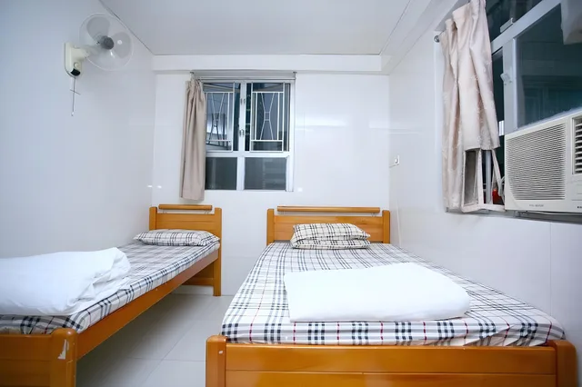 غرفة ثلاثية، Om Guest House 1/2