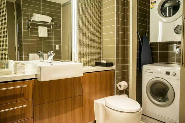 جناح، Holiday Inn Port Moresby 4/4