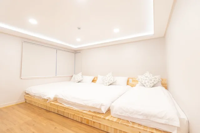 Deluxe, Quadruple, 1 Single and 2 Double Beds، Huayuan House 2 In Hongdae 1/2