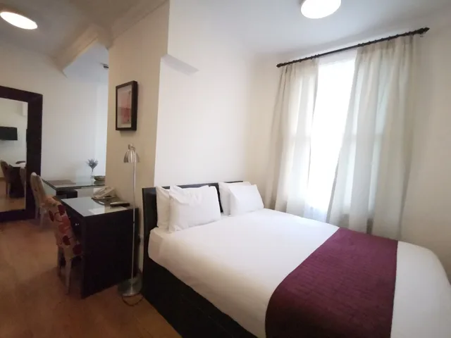 Luxury Double room, The Royale Chulan Hyde Park 1/9