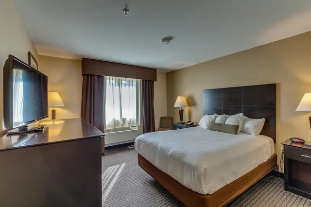 Standard, King Bed, Best Western Lakewinds 4/10
