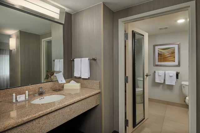 جناح بسرير مزدوج بشرفة بغرفة نوم واحدة، Courtyard by Marriott Bristol 2/2