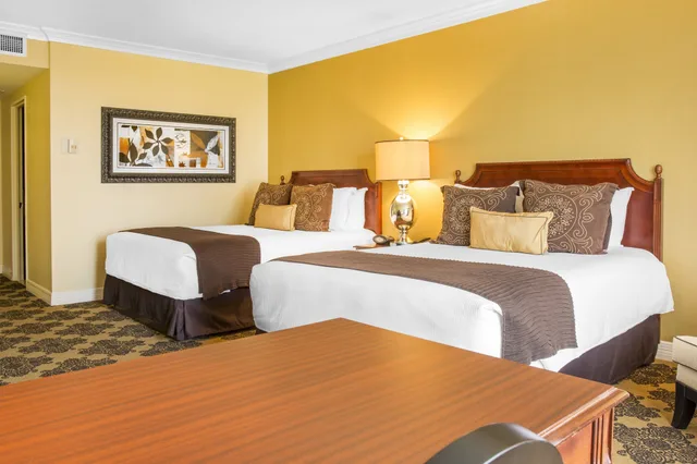 Signature, Premier, 2 Queen Beds, Omni Houston Hotel 4/10