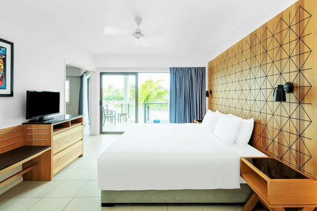 1 Bedroom, Suite, King Bed, Lagoon View، Radisson Blu Resort Fiji Denarau Island 2/4