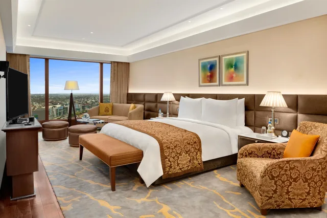 غرفة بريميير ديلوكس تنفيذية بسرير كينج بإطلالة على المتنزه، The Leela Ambience Convention Hotel Delhi 8/10