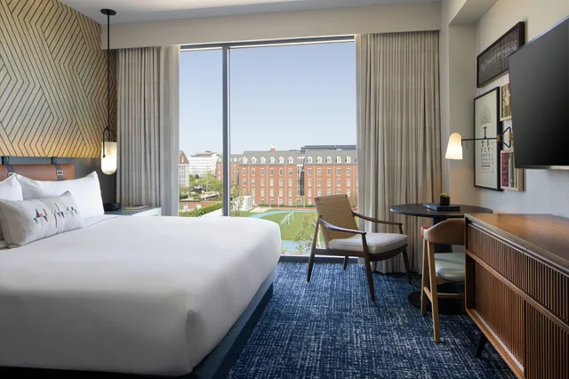 غرفة بسرير كينج لذوي الإعاقة، The Ellison, Oklahoma City, a Tribute Portfolio Hotel 1/2