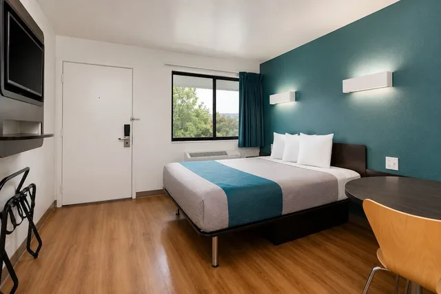 غرفة قياسية بسرير مزدوج، Motel6 Camarillo, CA 4/10