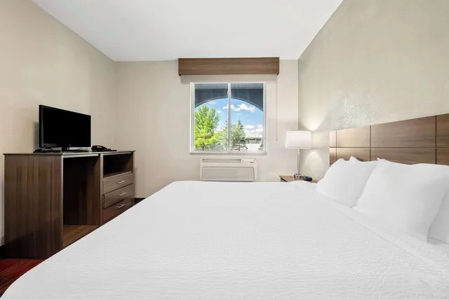 جناح بسرير كينج مع أريكة بمطبخ، Best Western Dartmouth-New Bedford 1/3