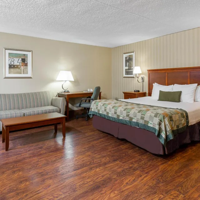 غرفة ديلوكس بسرير كينج للمدخنين، Days Inn by Wyndham Westminster, MD 2/5