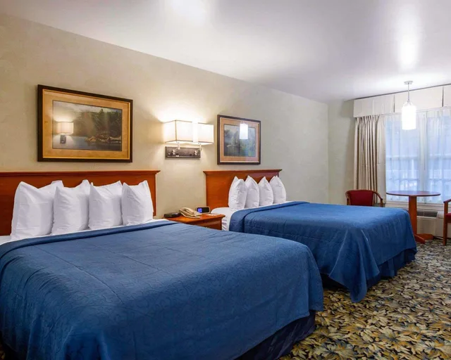 غرفة بسريرين كوين، Quality Inn Lake George 3/6