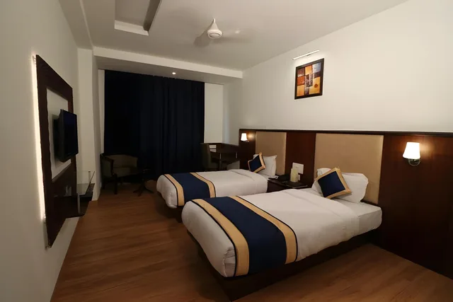 غرفة ديلوكس بسرير مزدوج وسريرين منفصلين، Hotel Myriad 2/3