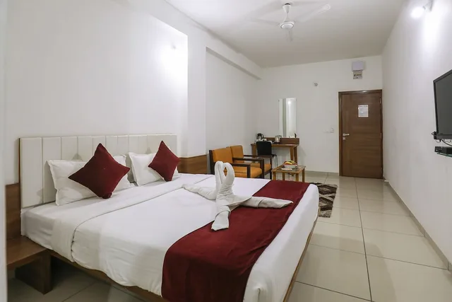 غرفة ديلوكس بسرير مزدوج، Hotel Ashray Inn Express 1/4