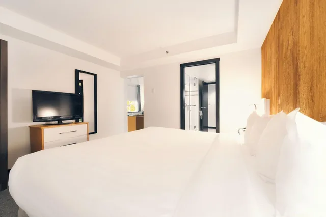 Executive, Suite, Aava Whistler Hotel 1/3