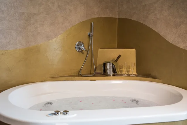 غرفة ديلوكس بسريرين منفصلين بإطلالة على المدينة بحوض استحمام، Palazzo Ferraioli 9/10