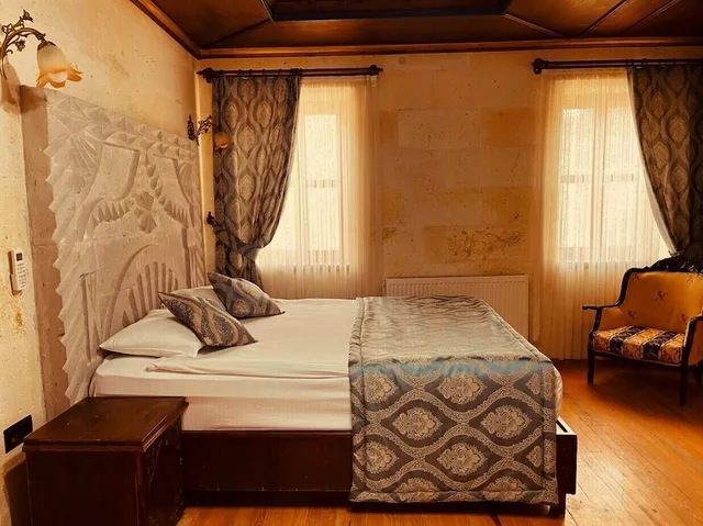 Superior, Queen Bed, Balcony, Empire Cave Hotel 1/3