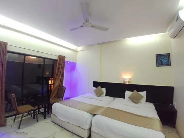 Deluxe, King Bed, Hotel Aristro 5/8