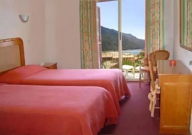 غرفة بانورامية بسريرين منفصلين بإطلالة على البحر بشرفة، Le Kalliste Hotel 4/7